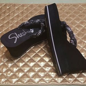 Skechers black platform wedge slip on sandal